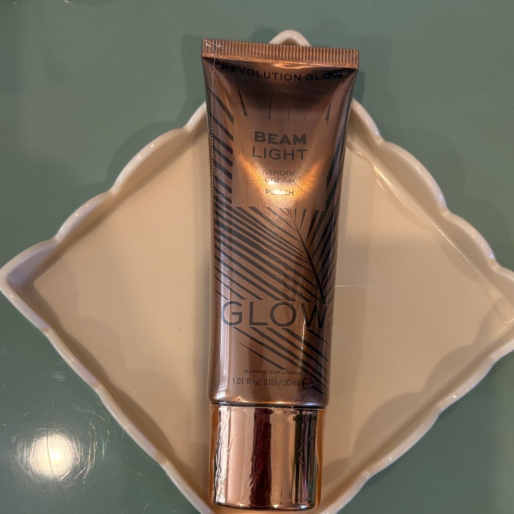 Revolution Glow Beam Light Highlighter - Peach